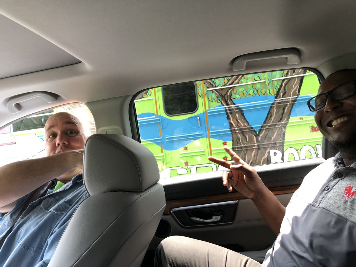 ElizAllen910's tweet photo. #UCPSBookBus #UCPSScavenger @creacher31 @DDays_AP https://t.co/9MRPkRc0w8