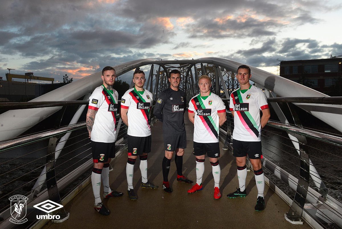 ross_23j's tweet photo. @Copa90 this is the best shirt for the 2019/20 season without a doubt!😍❤️💚🖤 #CopaFam #Glentoran #GFC https://t.co/542YccUkS5