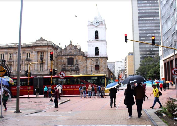 mvc_contacto's tweet photo. #LoMejorDeBogotáEs su generosidad. Por donde se le mire en caos, pero ahí sigue. Recibiendo día a día a miles de personas que todavía creen que es el mejor vividero del país. Sin duda alguna TE AMAMOS BOGOTÁ #FelizCumpleanosBogota #CompromisoHumano https://t.co/uu9nvsql1w