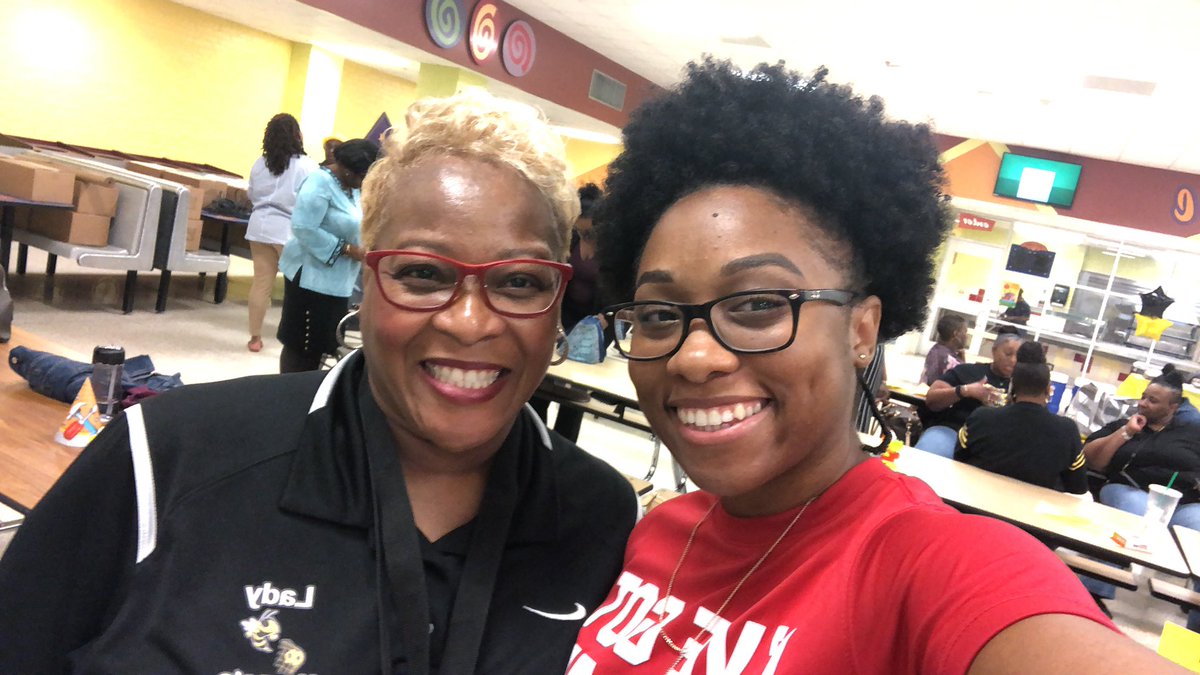 MamaJones20's tweet photo. @HoffmanHornets #wearehoffman #WeAreBIGG https://t.co/efcJJWMxMW