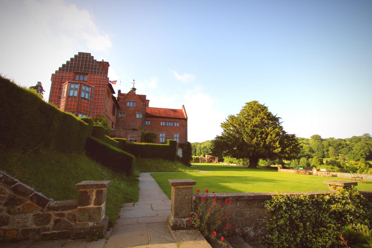 ChartwellNT's tweet photo. It's over to @NTPlasNewydd for #SecretsOfTheNationalTrust at 9.15pm. Look out for nearby @SissinghurstNT in tonight's episode too! If you missed Alan on his visit to Chartwell last week, you can catch up here > https://t.co/4713pzIMWP https://t.co/VuNS31njGZ