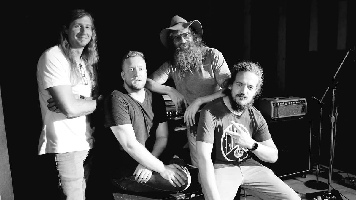 Now those Tulsa Youngbloods can surely rock out like nobody else...If they weren’t so damn ugly we could maybe make some money 🤪😉 See them tonight at Wildwood Amphitheater 7pm Lake Orion MI Lazer Lloyd, Andrew Bair, Michael Frost, Clayton Roffey <a href="/oriontownship/">Orion Township</a> <a href="/20frontstreet/">20 Front Street</a>