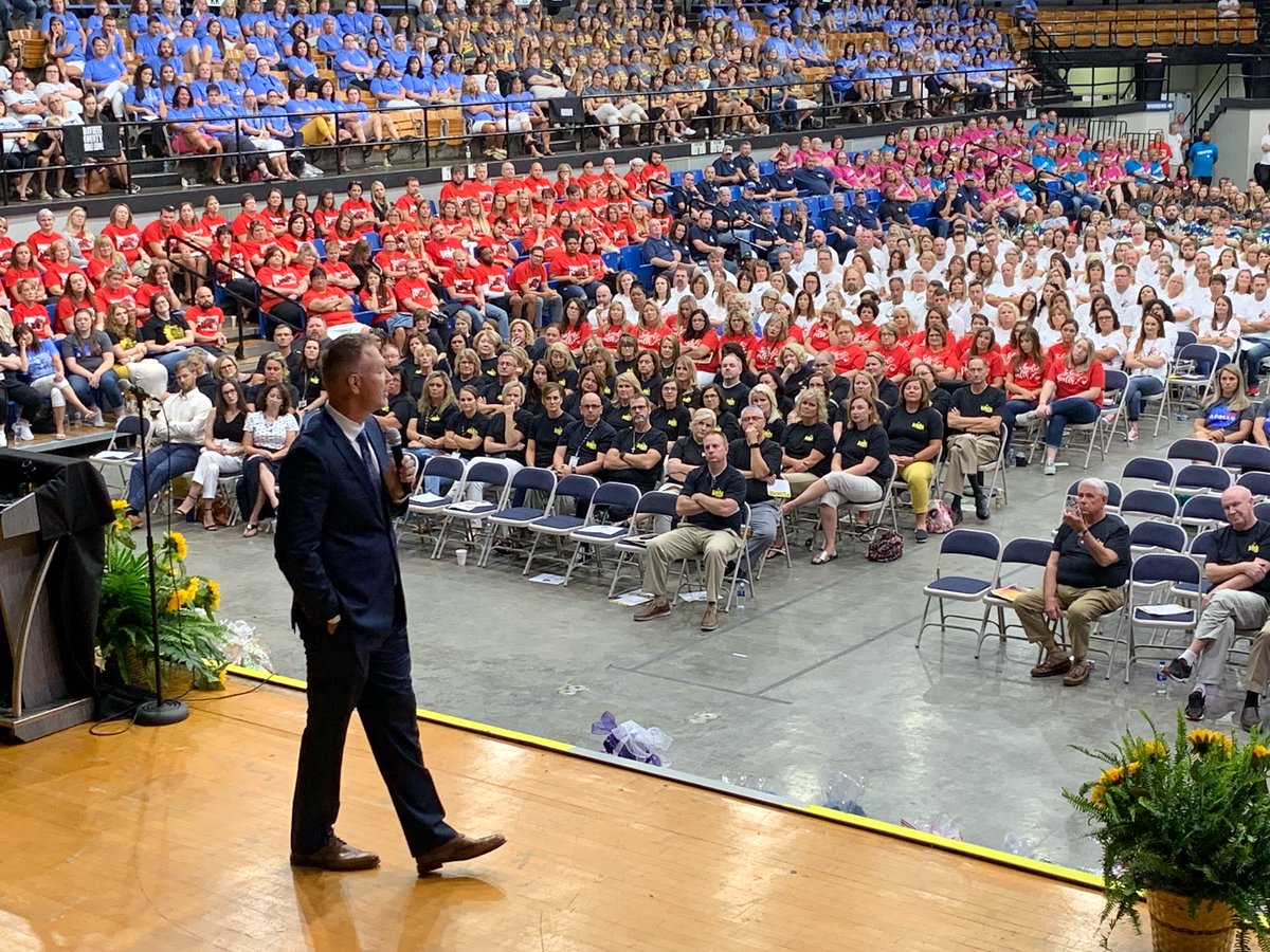 DaviessCountyPS's tweet photo. Opening Day!!!!
#riseupdcps #BeTheOne https://t.co/FpTog1SgrD