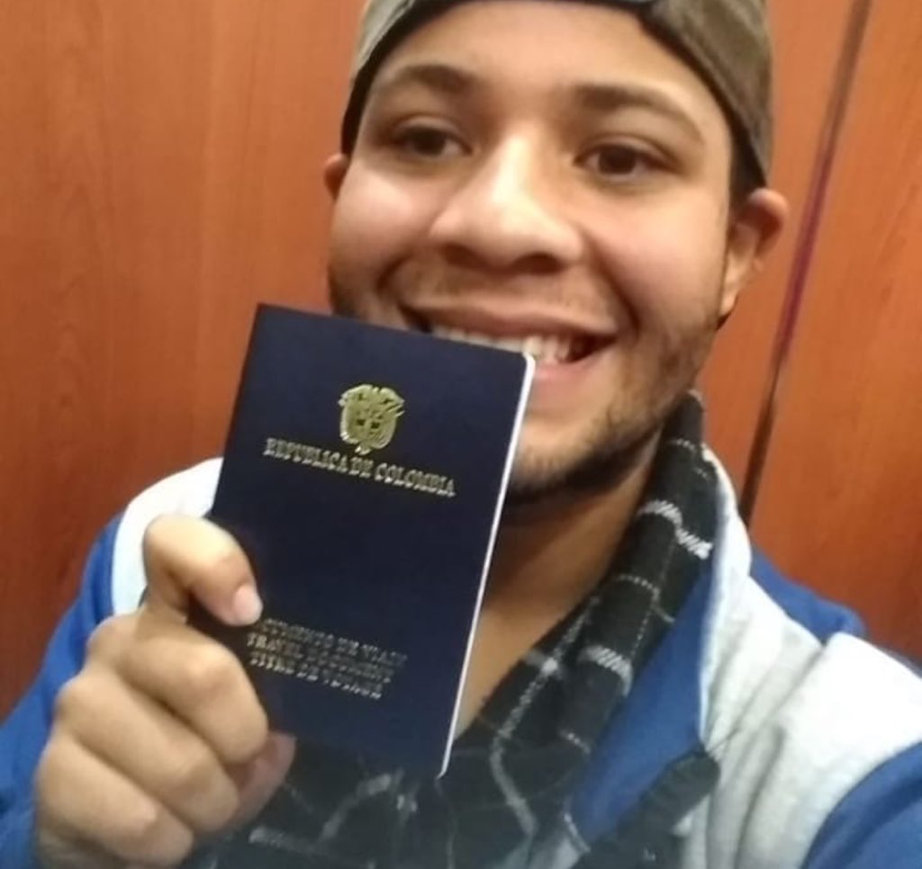 @AlexaGómez2000 (@alexagomez2000) on Twitter photo Recuerdan a Alexander,el venezolano que cantaba en las calles de Colombia y sin saber hizo su audición ante el vocalista de la agrupación mexicana <a href="/CamilaMX/">Camila (Oficial)</a> ? El hecho es que no tenía pasaporte para poder viajar a México y hoy migración Colombia se lo entregó. A triunfar Alex 💪🏼 Recuerdan a Alexander,el venezolano que cantaba en las calles de Colombia y sin saber hizo su audición ante el vocalista de la agrupación mexicana <a href="/CamilaMX/">Camila (Oficial)</a> ? El hecho es que no tenía pasaporte para poder viajar a México y hoy migración Colombia se lo entregó. A triunfar Alex 💪🏼