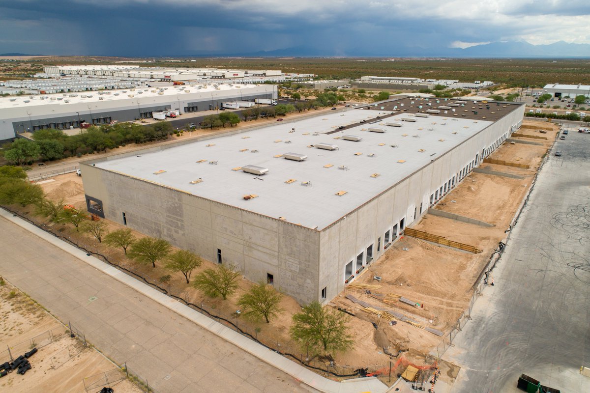 VLMKdesign's tweet photo. Construction Update // Nitti Builders are making progress on the Tucson Airport Distribution Center, a 157,000 square foot multi-tenant building in Tucson, AZ.
#Construction #Concrete #TiltUp #ShellBuilding #Tucson #Arizona https://t.co/3ZXotWDLBS