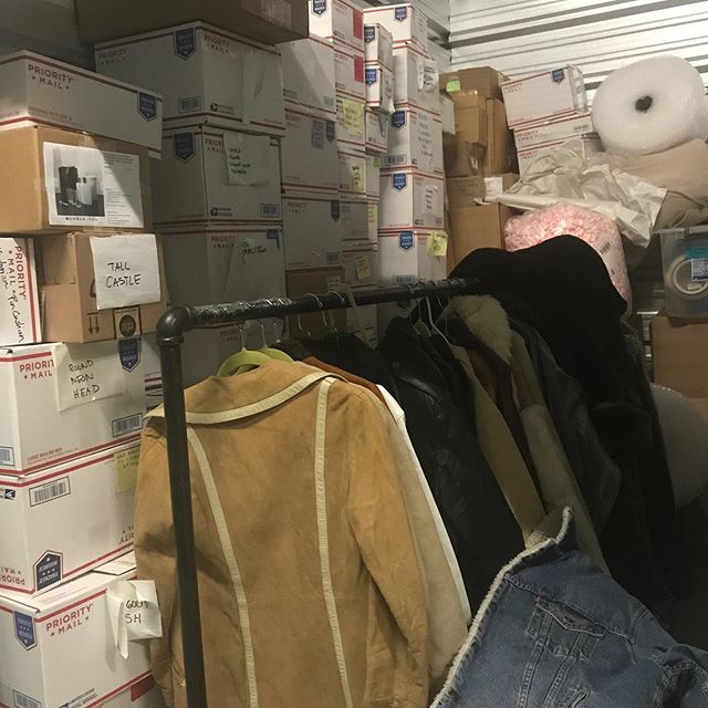 januarymoon1's tweet image. Out loading the stock and bringing it back to Massachusetts. Never expected to move all of my store stock back again. But back it goes. #nomadiclife #barwarecollection #lightlysaucedretro #renegaderevivalvintage #januarymoon1 #etsy #ebay #poshmark @etsy … ift.tt/2ZxZflk