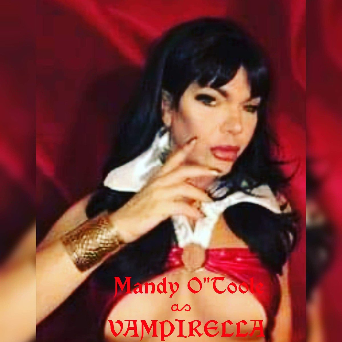 TooleMandy's tweet photo. Working on my vampi selfie skills!!! I'm gonna get this look perfected and beg for a cosplay cover!!!!!!! Hahaha ....it could happen!!!! #vampirella #lifelongvampifan #Dynamitecomics #dynamite https://t.co/xJKD3BAIFY