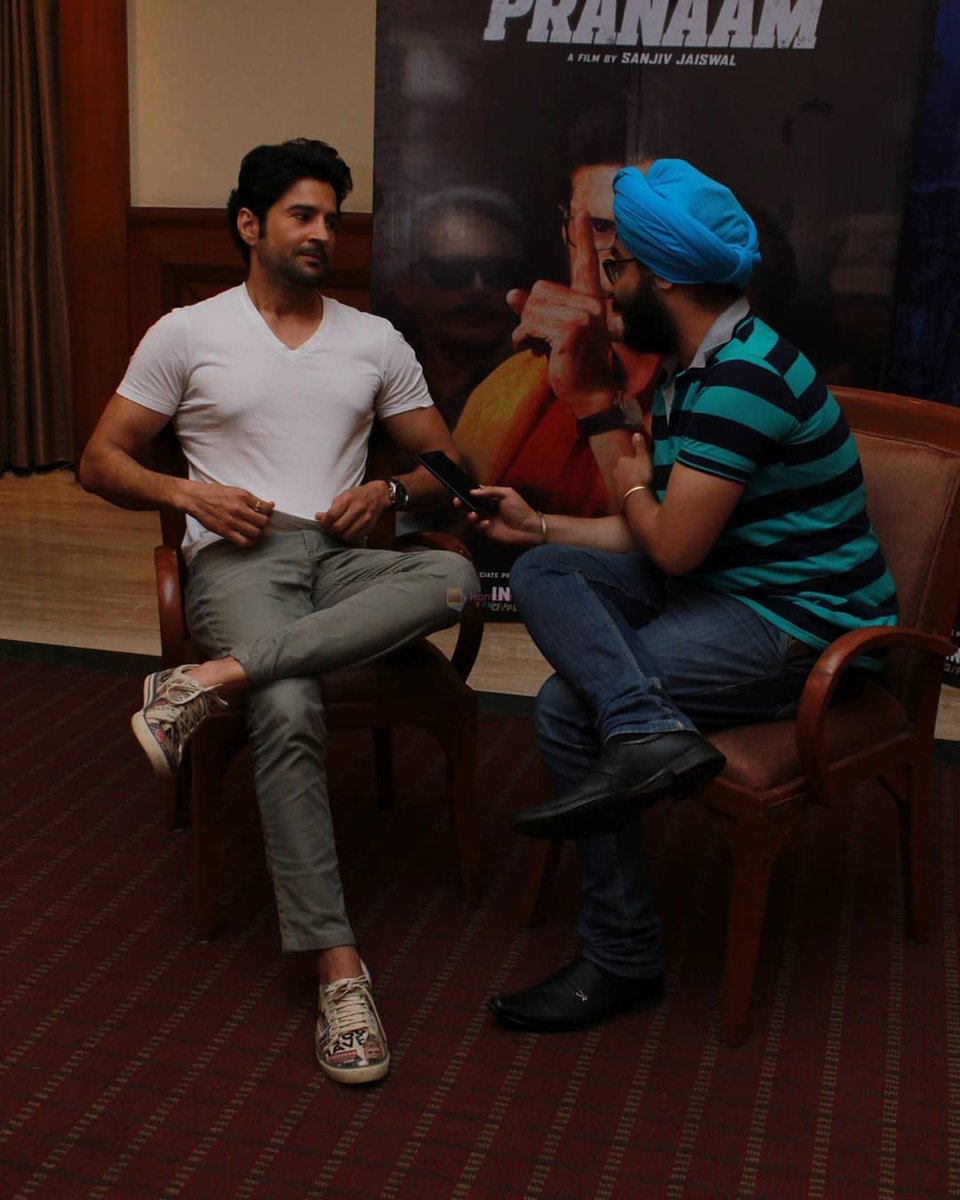 RajeevKDreamers's tweet photo. #Rajeevkhandelwal at #Pranaam promotions ๐ @pranaammovie #Pranaam is slated to release on 9th August!! ๐
.
.
#SameekshaSingh @iamsameksha @RK1610IsMe #rajeevkhandelwaldreamers #bollywoodstar #instagram #SanjivJaiswal @iSanjivJaiswal #PranaamThisFriday https://t.co/d7AfEDQLPn