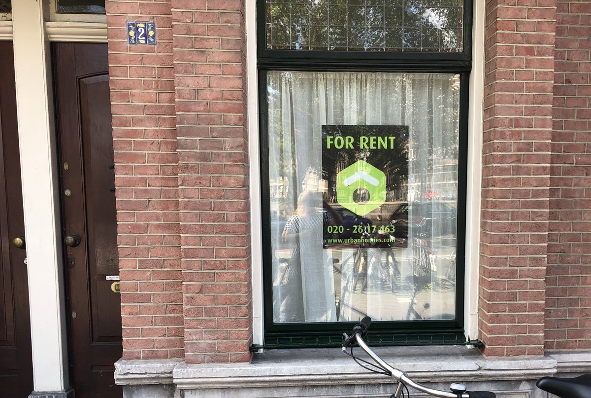 estherplus's tweet photo. De overbuurman is al sinds het najaar van 2017 (!) bezig met het onderkelderen van zijn huis. Dat gaf flinke overlast. Nu het bijna klaar is... #forrent #kassa https://t.co/KBqlP1YQZ5