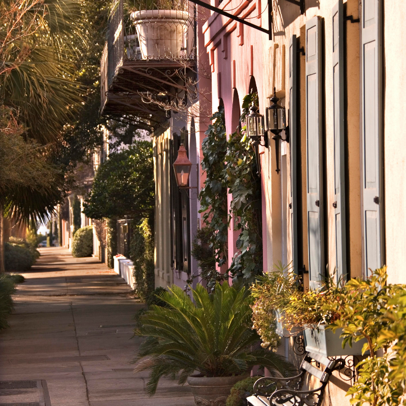 Spending the summer day exploring the historic district is a day well spent in the Charleston. #FallintoFulton #explorecharleston