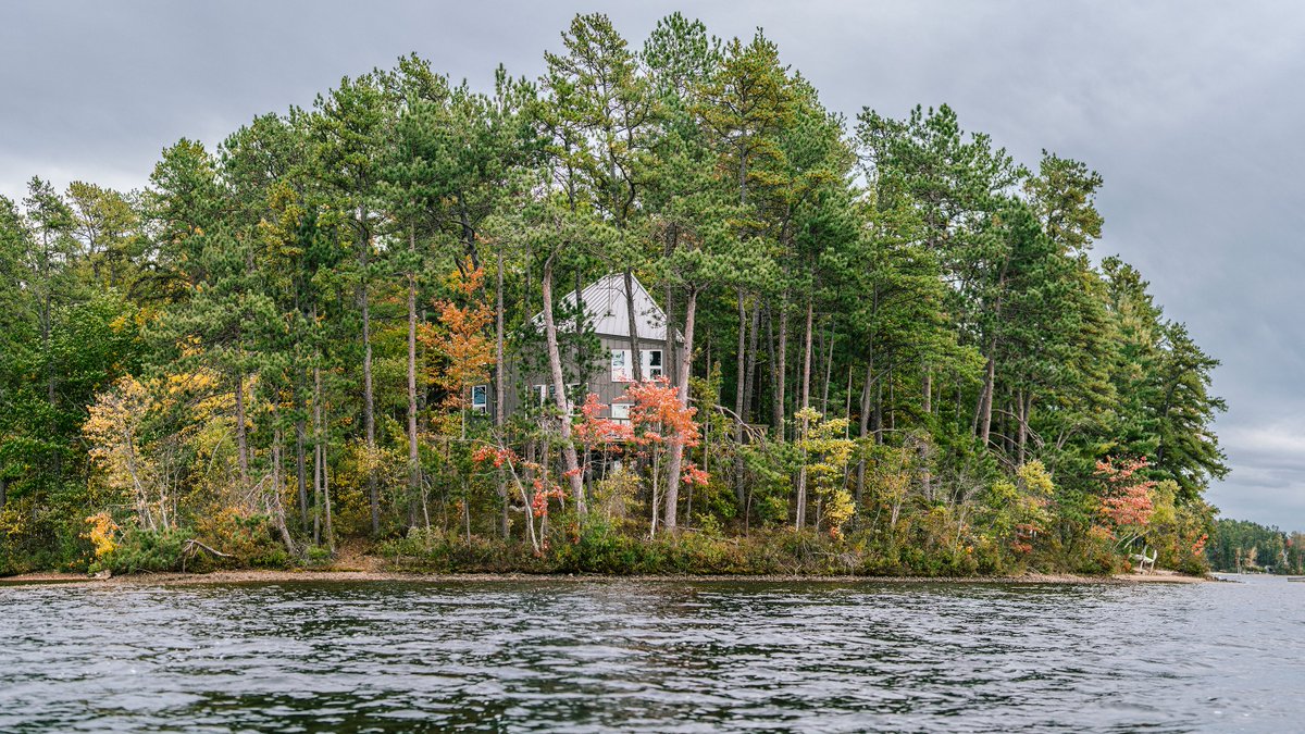 2NMPConcept's tweet image. #ScalarArchitecture created home for extended family using #generativedesign computer program. The parametrically #designed #AnkerJordan #Residence offers sufficient space for multi-generation family #house on shore of Ossipee Lake in New Hampshire comprises two connected prisms