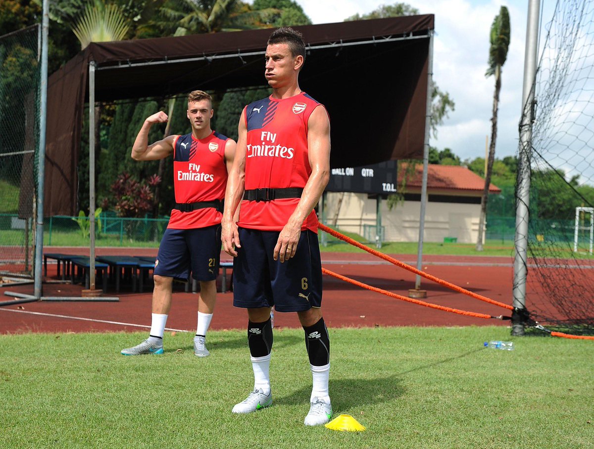 CalumChambers95's tweet photo. An absolute pleasure to be able to play and learn from this guy. Wish you all the best @6_LKOSCIELNY 👊🏼 https://t.co/yqUsJ7Y687