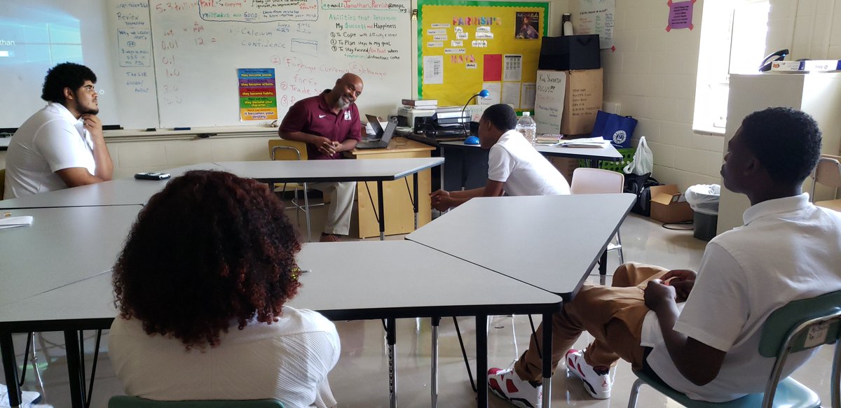 WABassALC's tweet photo. "Out of the Box" teaching! Mr. Parrish is preparing students for their futures using mathematic concepts! #BRIDGEmath #Stocks&Bonds #MakingMathRelevant #WABassALC https://t.co/GQfRQl70xY