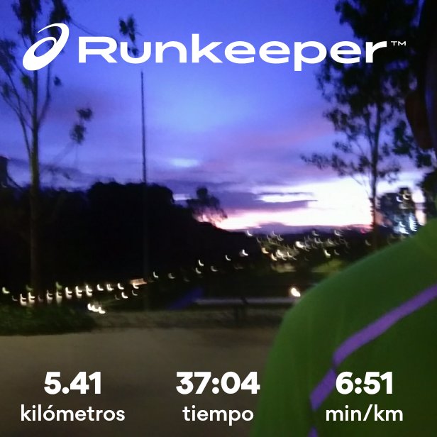 Kike_Cerecero's tweet photo. Hasta mi entrenamiento de hoy, sabe que estuvo bueno y forma unos #CuernitosDeFresas
#DSTrainer #ASICS @EntreRunners #Yoelegicorrer @templorunner @Runkeeper #IMoveMe #FelizMartes #BuenMartes 
#OtroHT #PUROHT @mexicanaparque https://t.co/JS5nU8xbkV