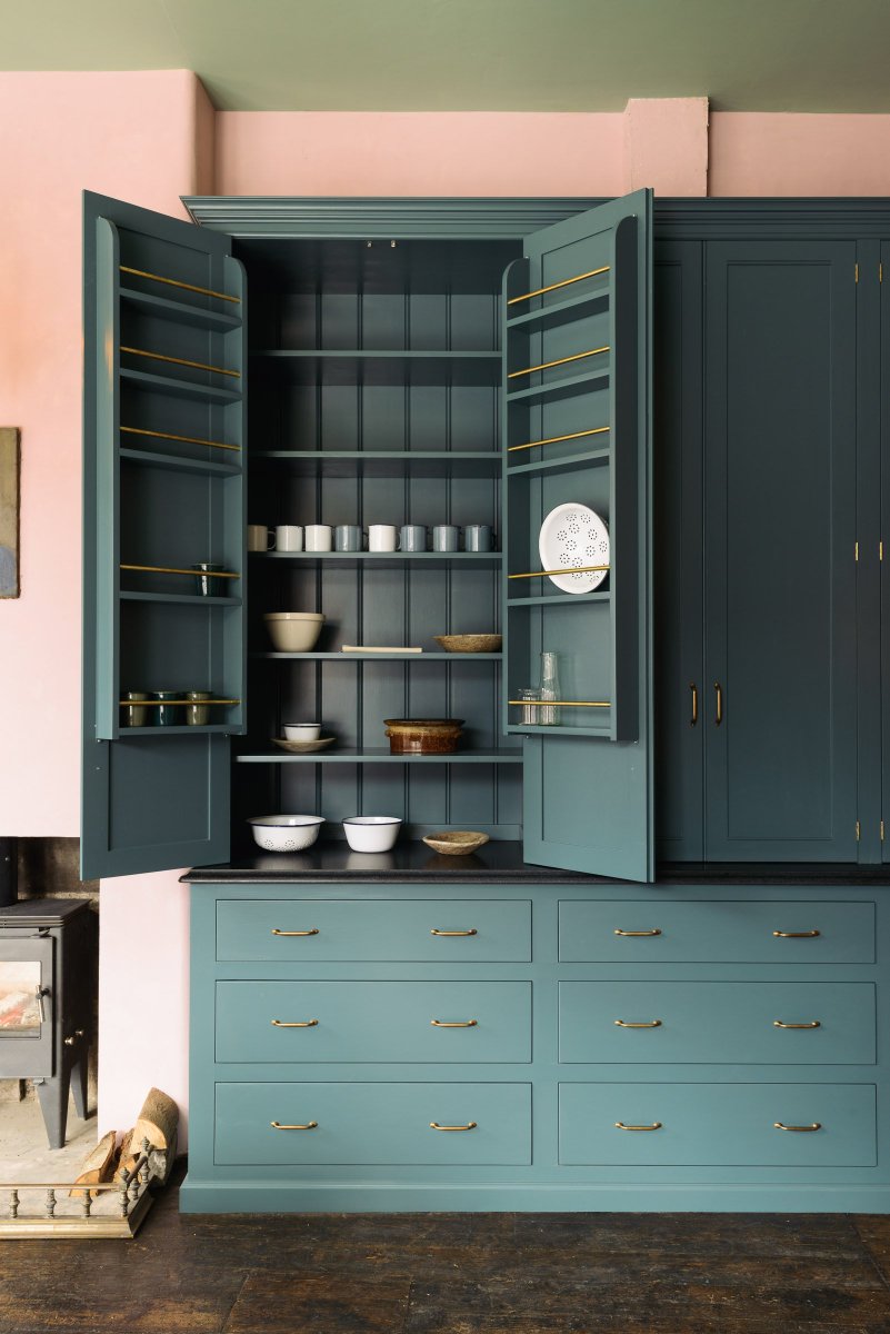 deVOLKitchens's tweet image. Get yourself a pantry. Good organisation is good for the soul, there's nothing more frustrating than your food being scattered all around your kitchen in random cupboards. #deVOLDesign #deVOLTips