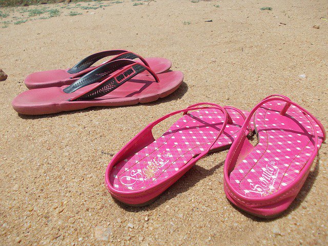 footworkortho's tweet photo. Painful feet? It might just be those cheap Flip-Flops! Flimsy-Flip-Flops don't provide the necessary support that is required, which leads to foot pain. You should be wearing orthopaedic Flip-Flops this Summer! We can help.

#FlipFlops #SummerSandals #Summer #footpain https://t.co/5KBWFgPI2z