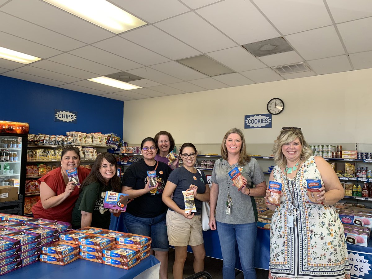 crys_daniels's tweet photo. Treats from the bakery! #PAWSitivelylegendary #ThisIsNorthside https://t.co/qFXl1UmHbQ