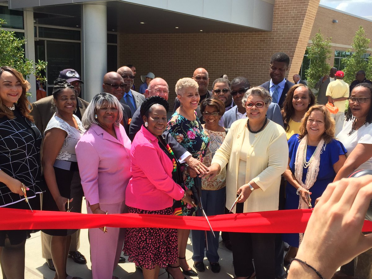 HOUCityCollege's tweet photo. We’re proud to celebrate the expansion of the @HCC_Northeast North Forest Campus today! The expansion includes academic classrooms, student amenities, a community room, the Automotive Center of Excellence and much more! Come by today and take a tour of the campus! WeAreHCC https://t.co/RWI0lD6dOn