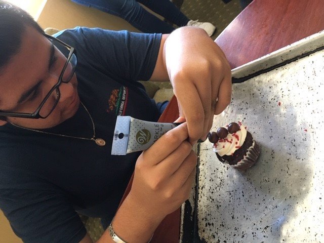 Students working on culinary skills by decorating cupcakes during their Resorting to Opportunity Summer Hospitality Mentorship Program at Embassy Suites in Napa! @NapaSuites <a href="/NVUSD/">Napa Valley Unified</a> <a href="/NapaHigh/">Napa High School</a> <a href="/VHS_Crushers/">Vintage High School</a> <a href="/AmCanHS/">American Canyon HS</a> <a href="/NewTechHigh/">New Tech High</a>