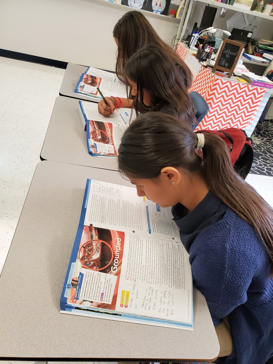 tmartinez_ELMS's tweet photo. WIN 7th graders @SRidge_MS using Academic language scripts during #ThinkAlouds writing #marginnotes to craft a summary @SRMS_AVID #GeneralsConquer #TeamSISD https://t.co/Rs7ANJSqL2