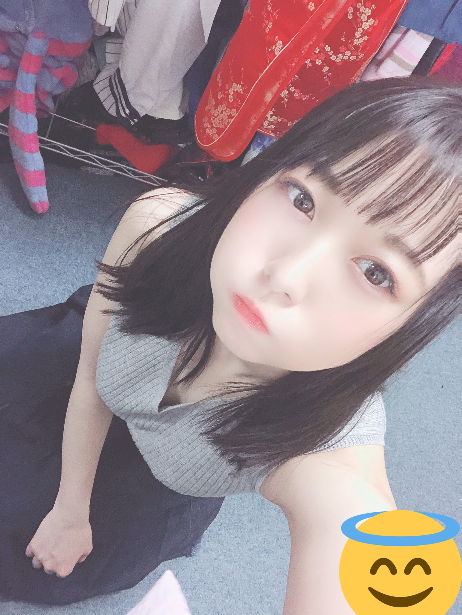 女子大生　貧乳 GUの例のノースリーブニット貧乳なのでおっぱい盛れないじゃんって試行錯誤したんですよ。上から寄せて撮ってかろうじてできたか…と思い、  最終的には寝っ転がりながら撮ると貧乳でも盛れますよ！！！ レポート終わったし一緒に寝ようか。おやすみ ...