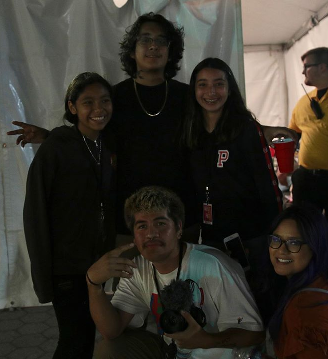 DMCStudio_MACLA's tweet photo. A big thank you to @Icryduringsex for taking the time to snap a photo with our youth and their mentors! We will forever be fans of your music 🎹🙌 https://t.co/4OAv8CnwMV