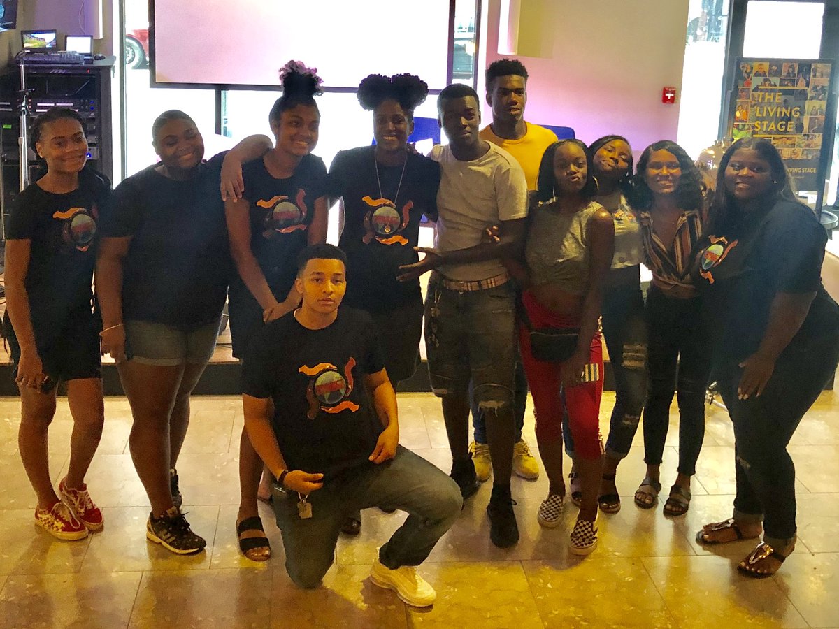ProjectBelongi1's tweet photo. TOPIC?: Colorism in the workplace!

Real youth. Real devotion. Real Issues. We dove into past experiences, current situations, the rights and wrongs. All the things that people tend to forget about🧐. 
#VantagePoints #Youth #Talkshow #ChangeAgents #ProjectBelonging 
Follow us! https://t.co/pIUgf9kLkl