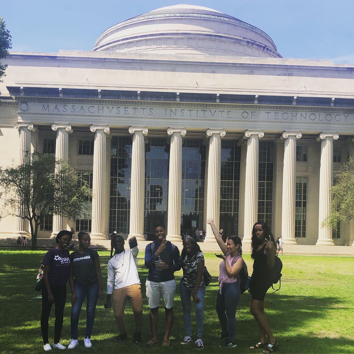 iTrek1's tweet photo. Another summer means another group of students visiting Boston to learn about graduate school and entrepreneurship. Yesterdays highlights included a tour of the MIT media lab, running around Harvard and even visiting a descendant of the tree that struck Newton in the head. #Stem https://t.co/YMZcpmBYcB