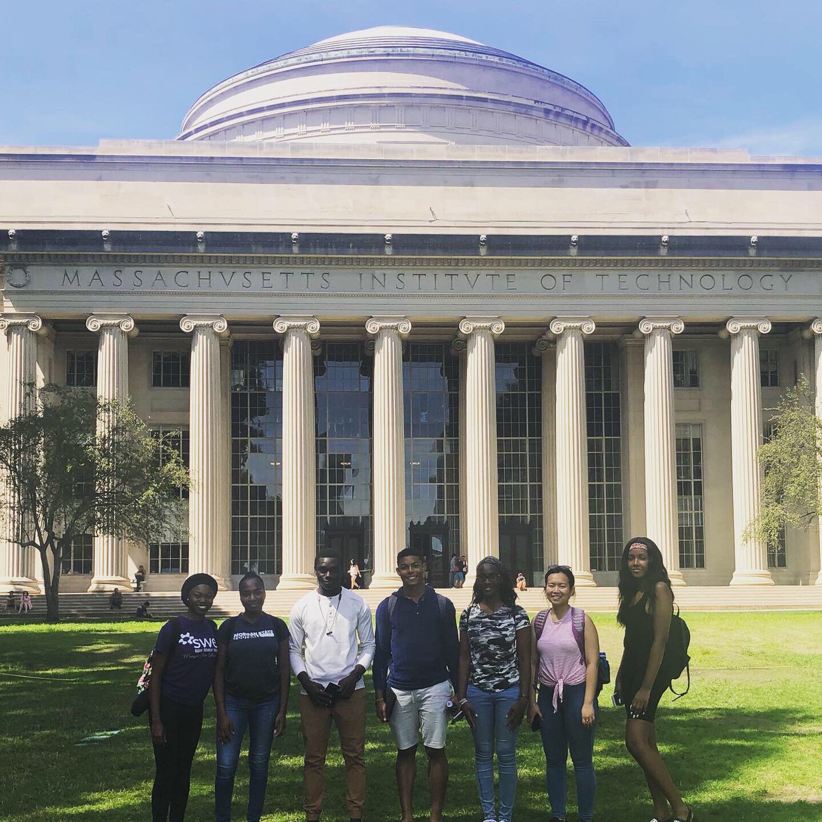 iTrek1's tweet photo. Another summer means another group of students visiting Boston to learn about graduate school and entrepreneurship. Yesterdays highlights included a tour of the MIT media lab, running around Harvard and even visiting a descendant of the tree that struck Newton in the head. #Stem https://t.co/YMZcpmBYcB