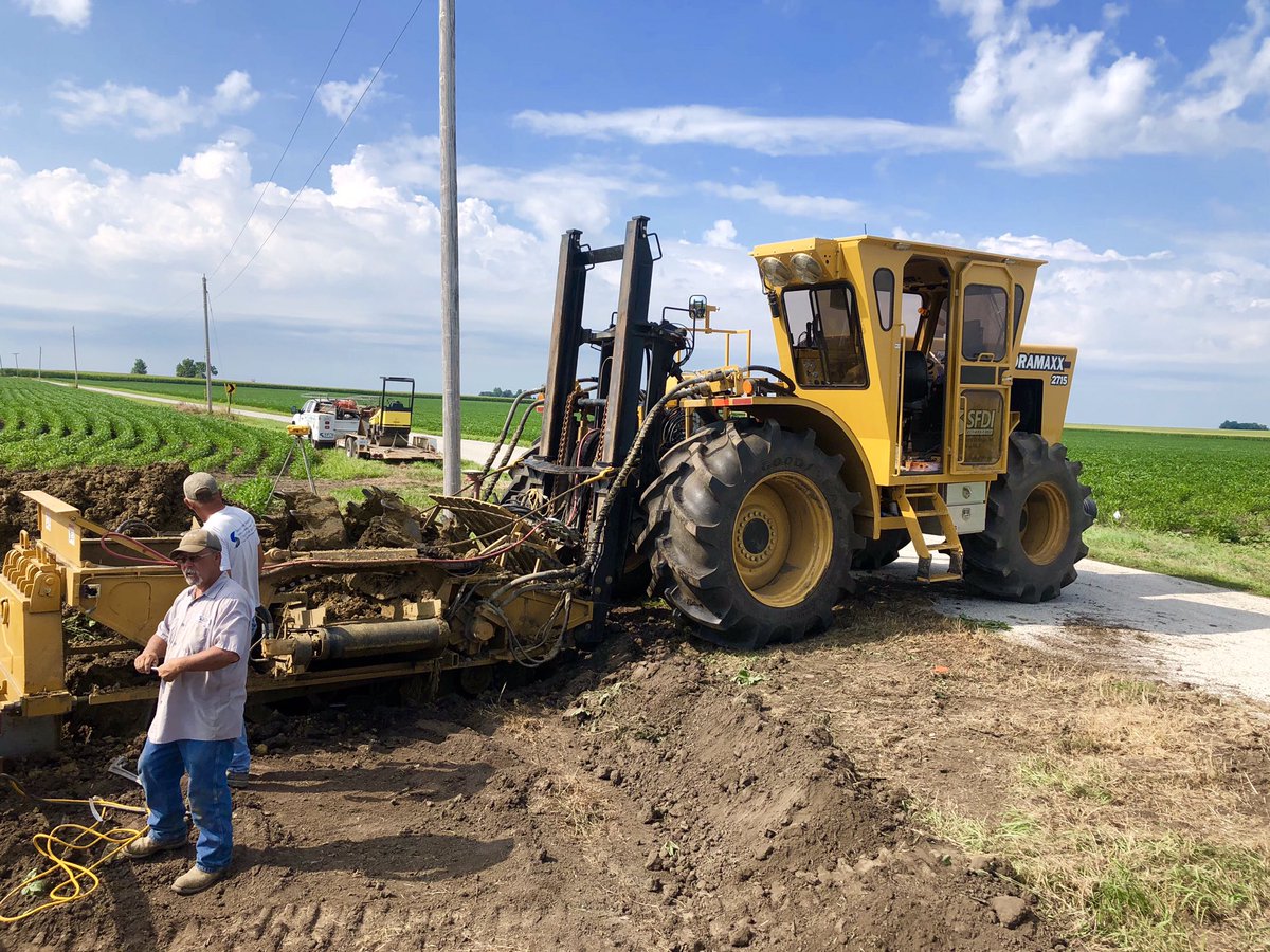 DIGSAssociates's tweet photo. Beautiful day for improving farms here in Macon County, Illinois. We are about to cross another township road to continue our mutual main onto the next landowner!
#watershed #drainage #farms #landowner #drainagemanagement #illinois #agtech #plant19 #agtile #harvest19 #soilhealth https://t.co/wzn1Rt6lIk