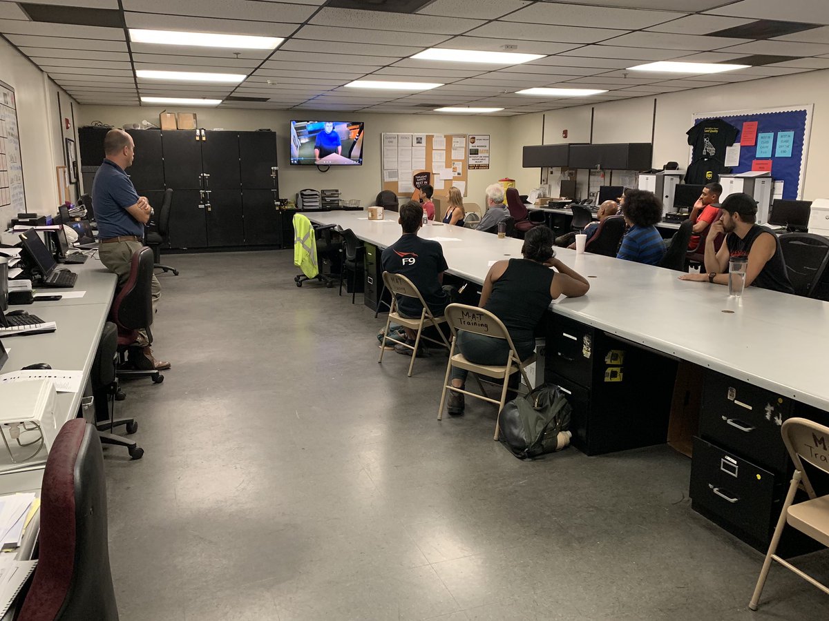 RathboneKellie's tweet photo. Sort manager, Brian Rose, conducting the Eliminating The Risk video with small Sort employees. @brose_ups @jrindafernshaw #whodoyouworksafefor #safetyvalue https://t.co/TIOCBxjdvN