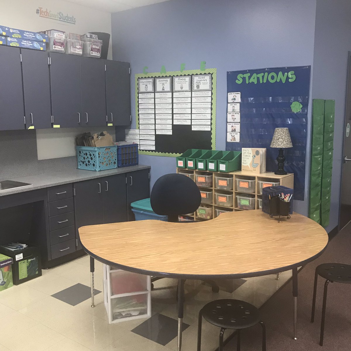 teacher_britt's tweet photo. The countdown is on! Just 1 week until this room is filled with students! #backtoschool #elementary #TeacherLife https://t.co/Cgu83YQs3p