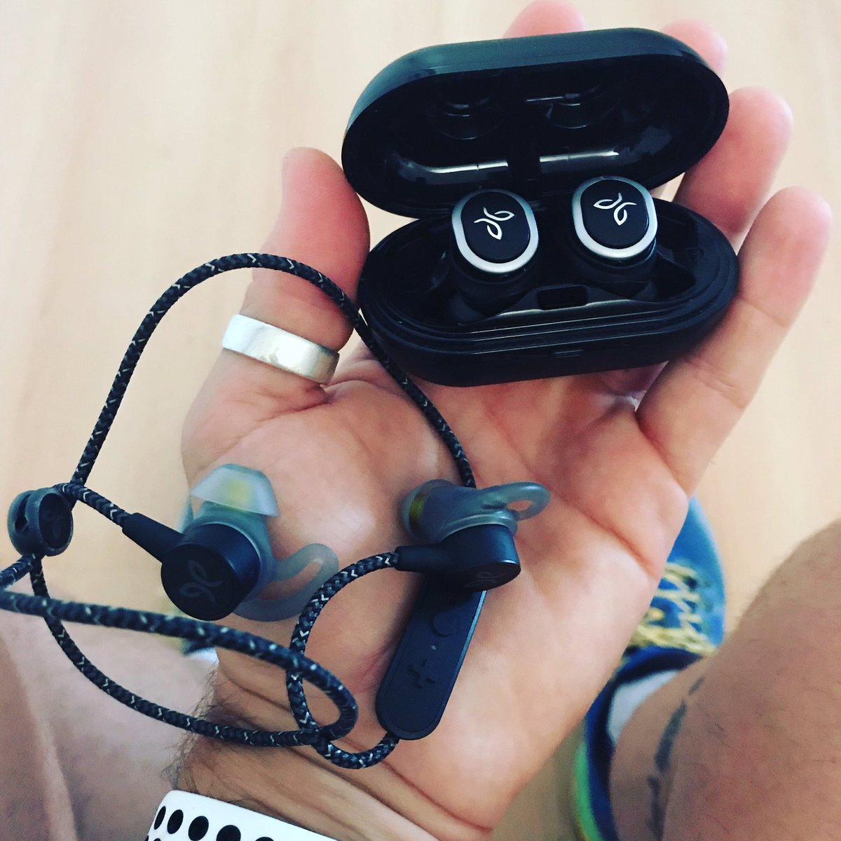PabloCastilloGr's tweet photo. Hora de salir a entrenar...y difícil elección @jaybirdsport Run o Tarah Pro.....
Time to start the training and a hard decission @jaybirdsport Run or Tarah Pro
#poweryourpassion #runwild #jaybirdRun #jaybirdTarahpro #trailrunning #neoriderreviews #pablocastilloTrailCoach https://t.co/qe39h4OQWN