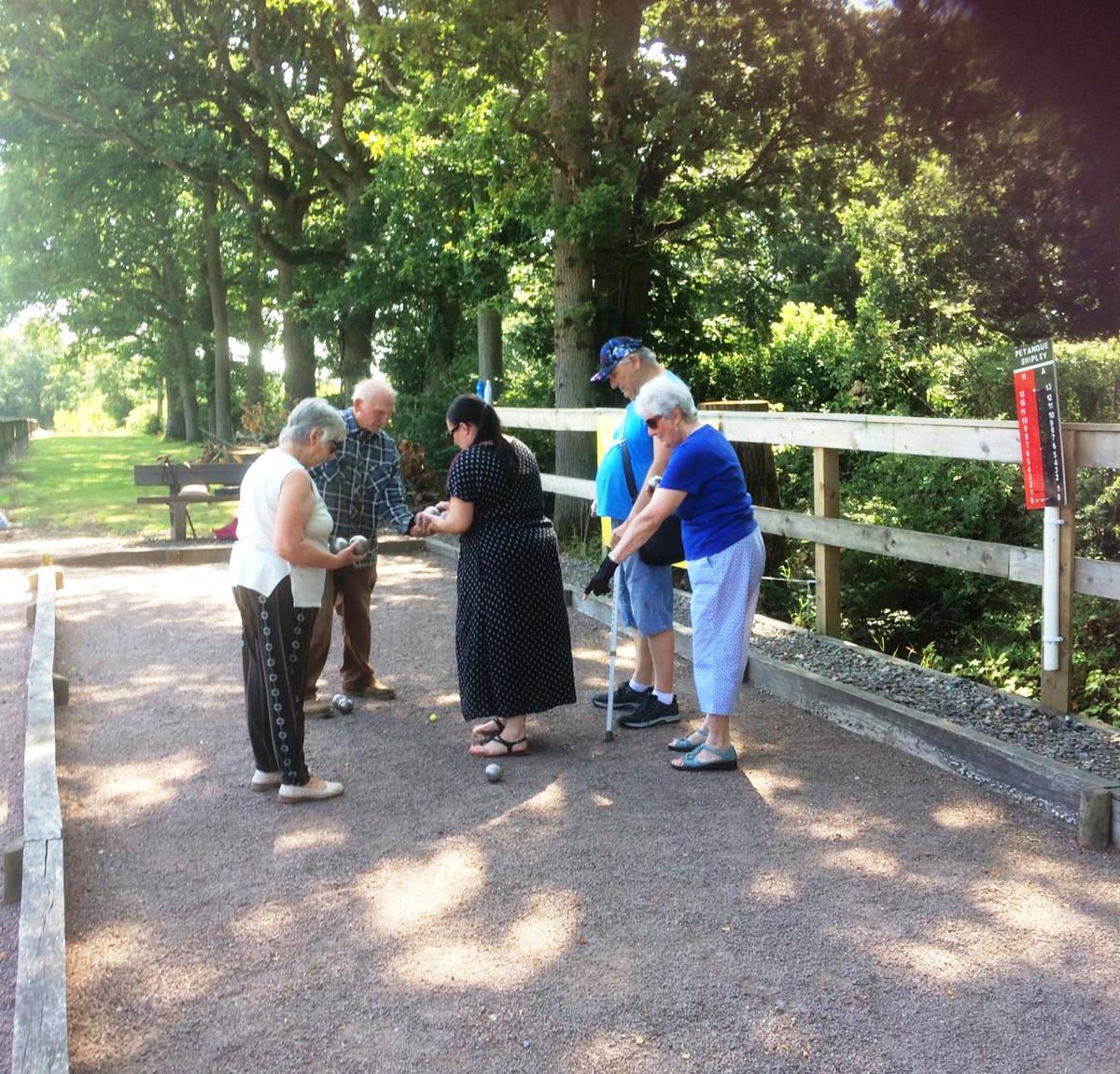 AgeUKHorshamD's tweet photo. Our Lavinia House Club members recently enjoyed playing pétanque with members from the @ShipleyCProject. 
Great fun was has by all and our members are looking forward to another visit in September! https://t.co/NB9Ci6oSkP