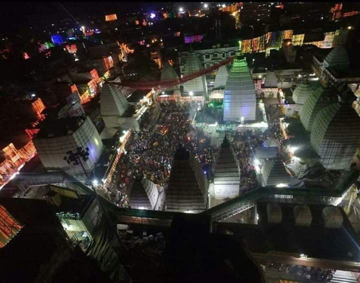 DCDeoghar's tweet image. श्रद्धालुओं की सुरक्षा को देखते हुए बाबा मंदिर परिसर अन्तर्गत 05 #LightningProtectionSystem का अधिष्ठापन कराया गया है। जल्द ही शिवगंगा के समीप भी तड़ित सुरक्षा प्रणाली का अधिष्ठापन किया जाएगा। ताकि मंदिर के आस पास के सभी क्षेत्र भी पूरी तरह से सुरक्षित रहे। @dasraghubar