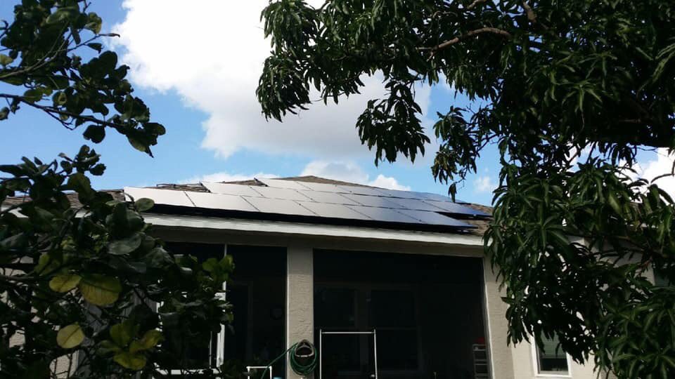 unicitysolar's tweet photo. We were able to offset this home’s power bill by 100% and this home in particular has an estimated energy savings of $74,000 over the next 25 years! Another reason why now is the best time to #gogreen! #solarinstallation #solarpv #tampa #florida #cleanenergy #renewableenergy https://t.co/NwJoqXGA0E