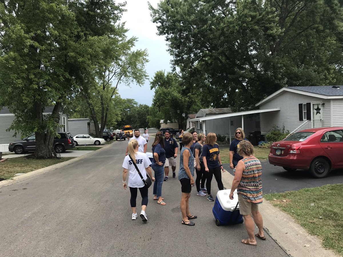 meshornets's tweet photo. First MES bus trip a success! #MESRocks #MESBuzz https://t.co/VT33G3nEL8