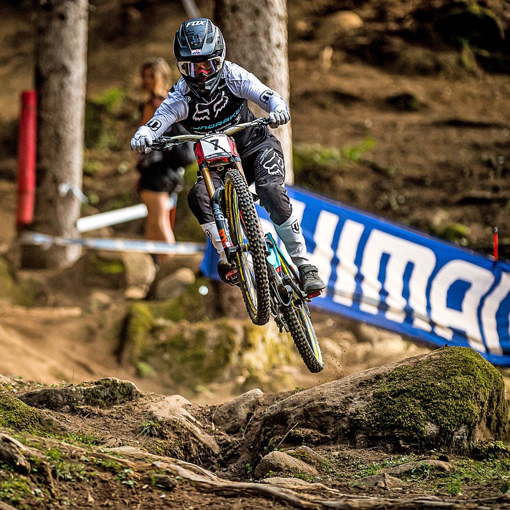 Renthal_Cycling's tweet photo. @lauriegreenland Wins Val di Sole World Cup.
With a stunning, wild run, the @MSMondrakerTeam stormed to victory at round #6 of the World Cup Downhill.
#RaceWinningComponents #GrabLifeByTheBars #Renthal #Fatbar #MTB #Downhill #WorldCup
π· Nathan Hughes https://t.co/StvK6gfViw
