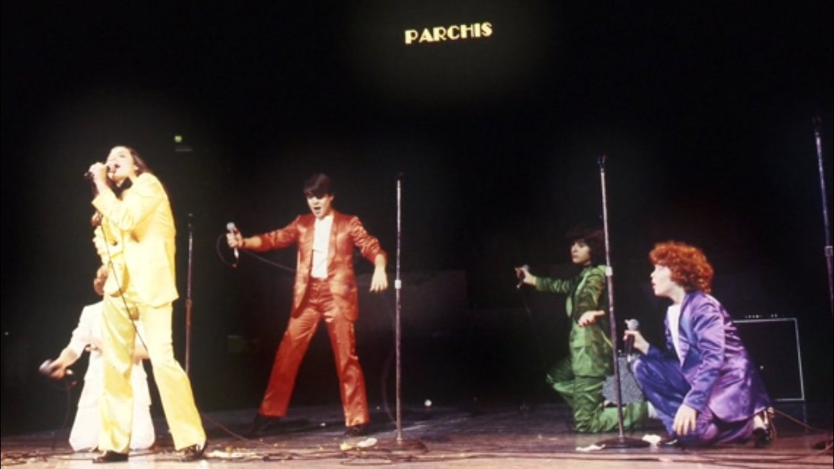ypasalavida_'s tweet photo. Parchís fue un fenómeno de masas, además de por el marketing, color y perfecto encaje de los chicos, por la labor de producción. Como dice alguien en el documental: "los discos de Parchís sonaban como una bomba". Basta con escuchar La batalla de los planetas. #parchiseldocumental https://t.co/Io9r5L9PXX