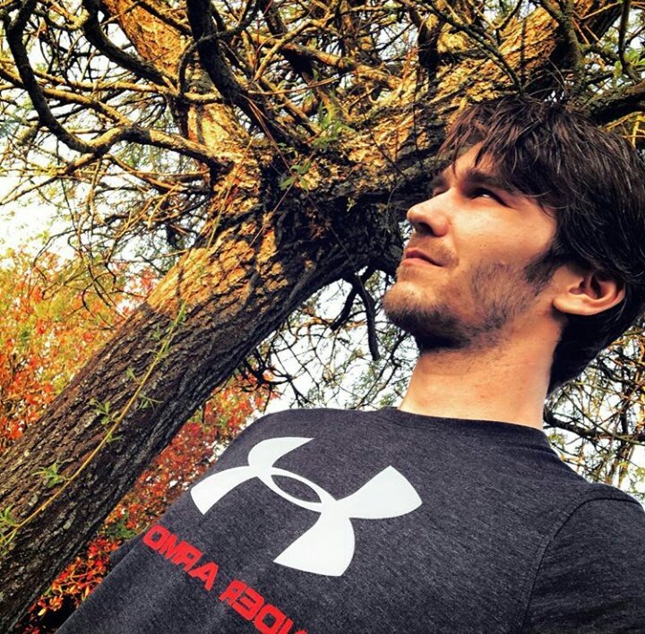 enlivreddyusuf's tweet photo. Amaury Vassili appreciation post https://t.co/ymJ6bn9RvQ