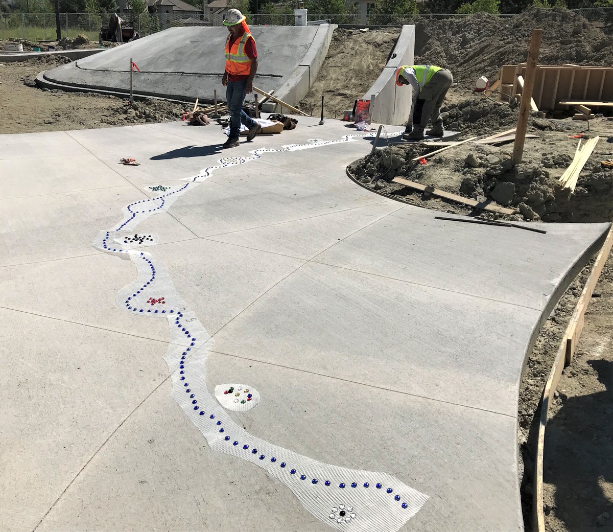 TheHardscaper's tweet photo. We had the amazing opportunity to be a part of @WishColorado and @AuroraCORotary 's creation of #redtailedhawkpark. We constructed the sensory wall, wavy walk and did some sandblasting. A special thank you to @AggregateUK for their donation and helping make this happen. https://t.co/beedPMHMzr