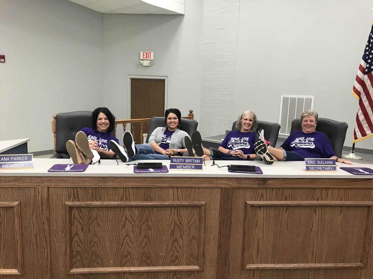 simmonscandace5's tweet photo. The Sunshine group at Taft Elementary is ready to get this school year started! #everypiecematters #PNGProud #TaftTribe https://t.co/epGkoA6Hyk