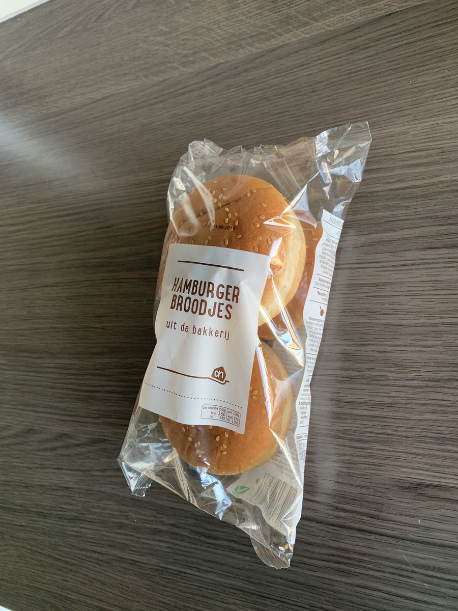 cyclingJeff's tweet photo. @albertheijn - hoe zit het met jullie secundaire arbeidsvoorwaarden? Mag de bakker afentoe een broodje eten tijdens werktijd? #4broodjes https://t.co/69JwqCjSNv