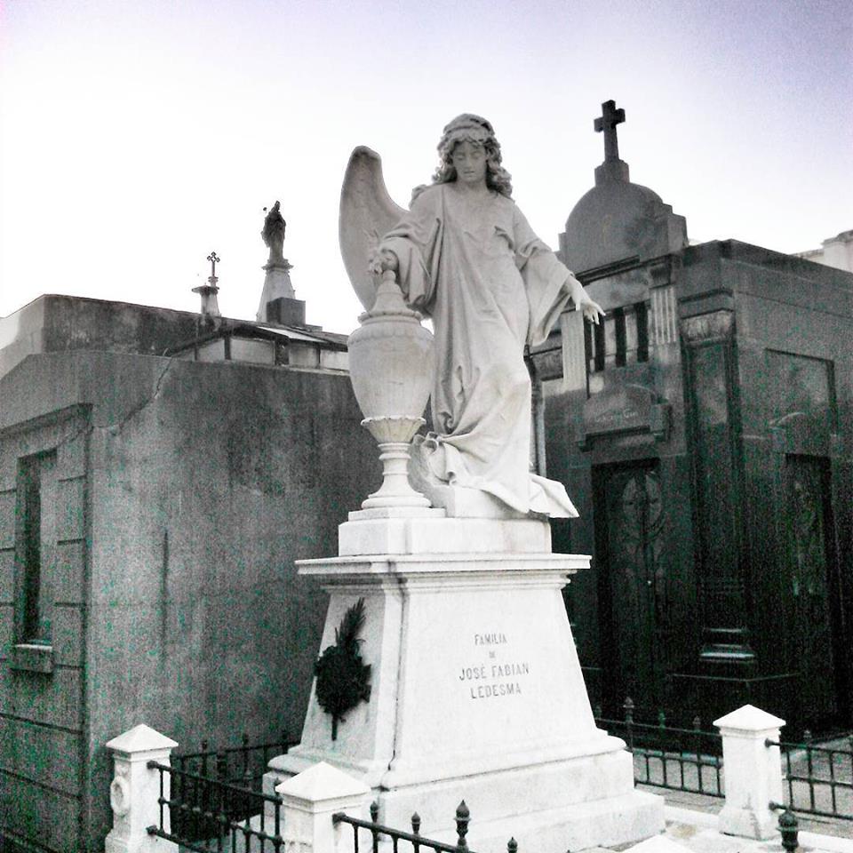 SantAutora tweet picture