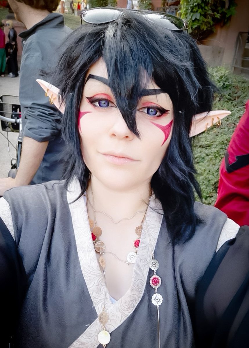 Bellatrysh's tweet photo. Wearing Altean Keith on Animagic was rly nice - and no facepaint *bless* 🙏✨
#Voltron #Keithcosplay #Keith #Voltroncosplay #Alteankeith #VoltronLegendaryDefender https://t.co/WJaY2jrtv4
