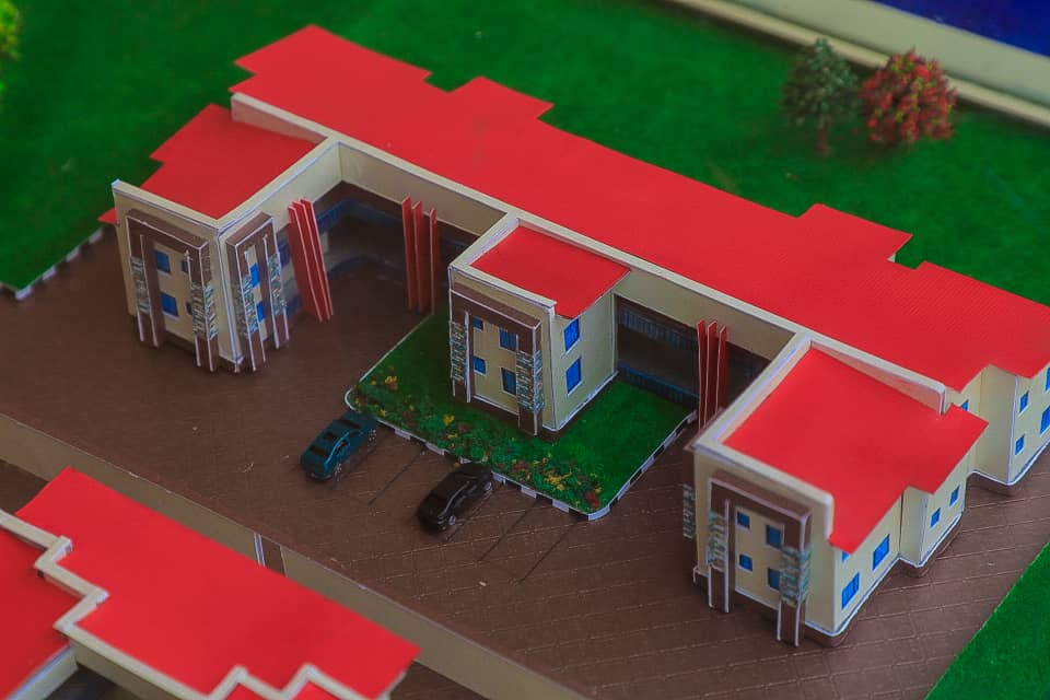 WESTCURATOR_'s tweet photo. Gov. @StateofOsun, @GboyegaOyetola flagged-off the Remodelling of the State Specialist Hospital, Asubiaro with construction of a 120 bed Ward and Doctors' Quarters at the premises of the Hospital Asubiaro Osogbo today Tuesday, 6th of August 2019.
#OsunIsMoving
#ForGreaterOsun https://t.co/2erjBE3UGB