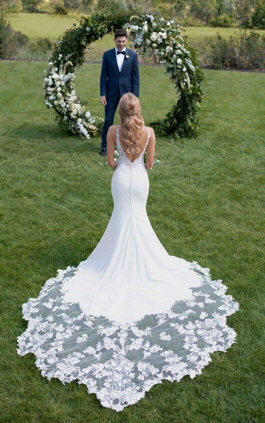 BrideWorld's tweet photo. 1025 Botanical Lace Wedding Dress with Shaped Train by Martina Liana https://t.co/ujLr3z3AoX https://t.co/hjbheOxwId