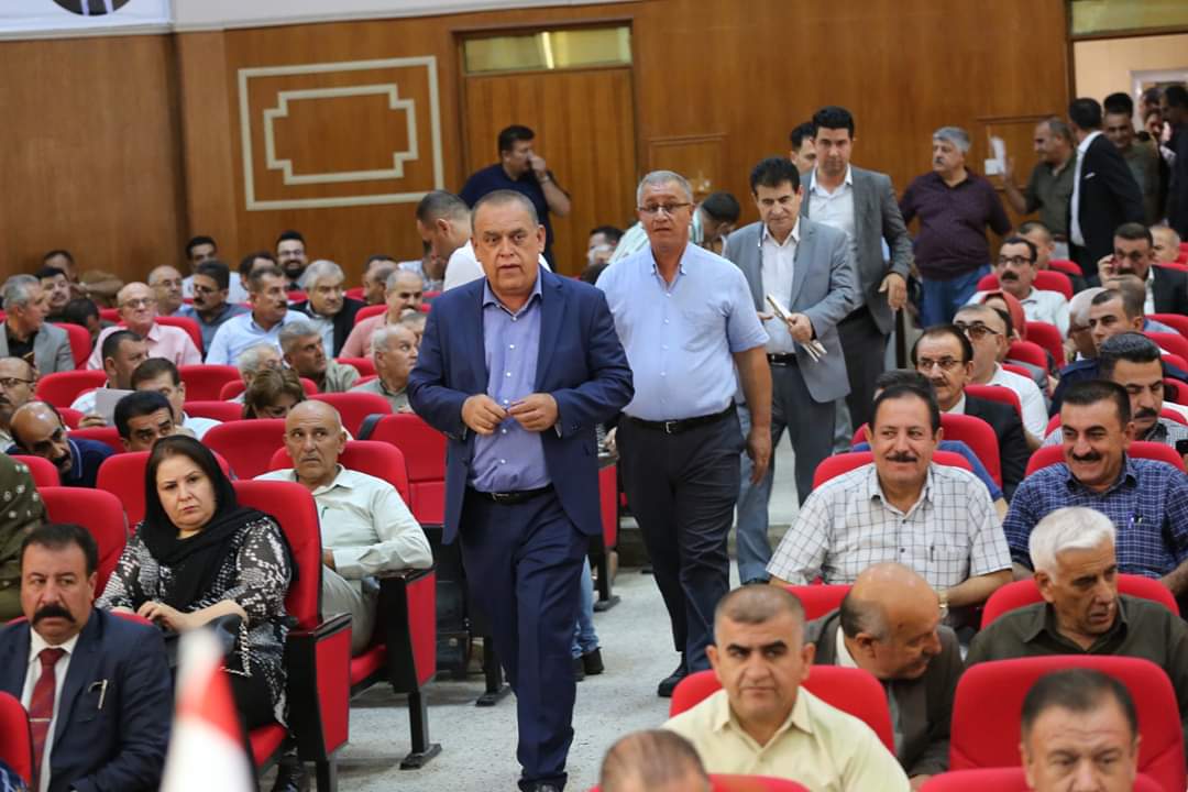 AsoMamand's tweet photo. ئـه‌مـڕۆ 2019-8-6
كه‌ركوك
باره‌گای مه‌ڵبه‌ند 
هۆڵی شه‌هید ئازاد هه‌ورامی 
كۆبوونه‌وه‌ی ئه‌نجومه‌نی مه‌ڵبه‌ند https://t.co/zwAyLI3Hpz