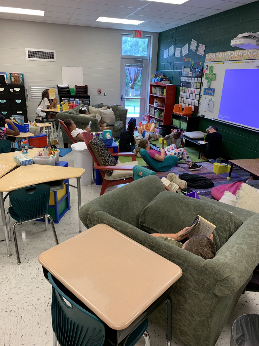 lj_mayberry's tweet photo. Stamina, stamina, stamina! I wish you could have heard the kids excitement when they heard their uninterrupted reading time for today. 💚💛 📚 Love the value you’re placing on independent reading, @LauraLee1230! 
#GESuccess https://t.co/KIaXRUcujO