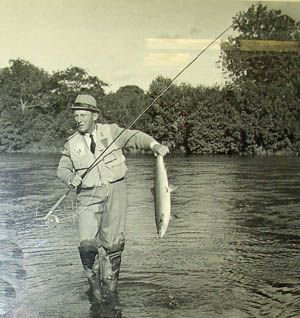 When Hollywood legend Bing Crosby used to visit us, his favourite past time was fishing for salmon in the River Derwent. Secondly was posing for photos with the ladies of Cockermouth! 😎

#bingcrosby #cockermouth #cockermouthhotel #LakeDistrict #specialguest